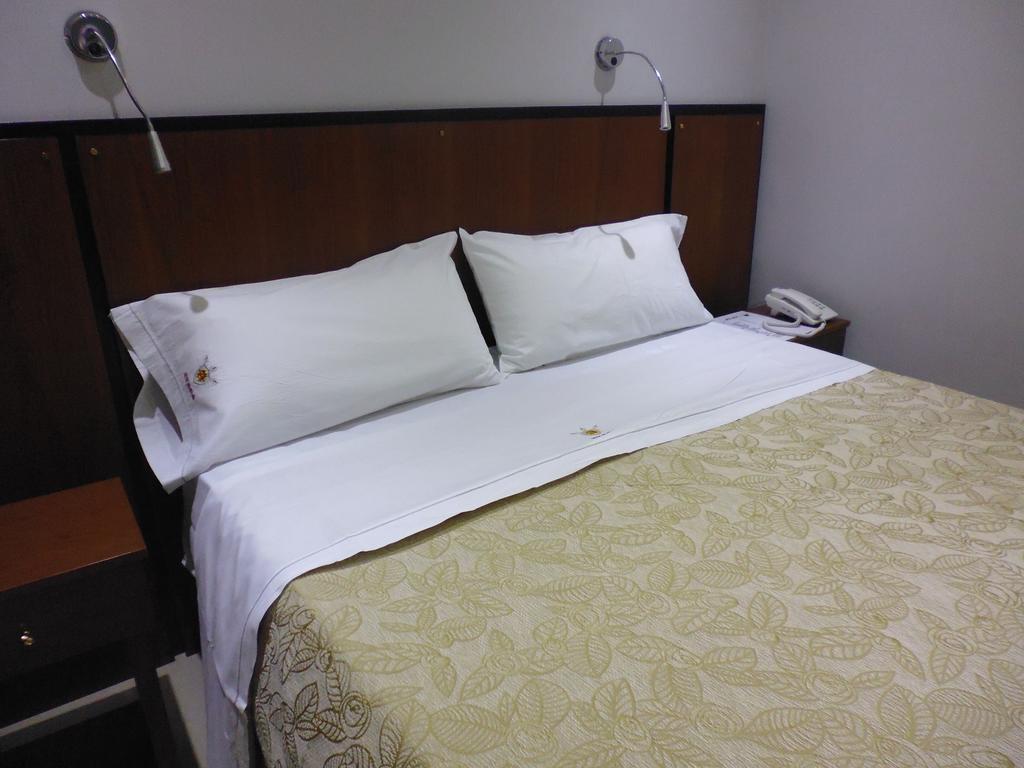 Hotel Athos บัวโนสไอเรส ภายนอก รูปภาพ