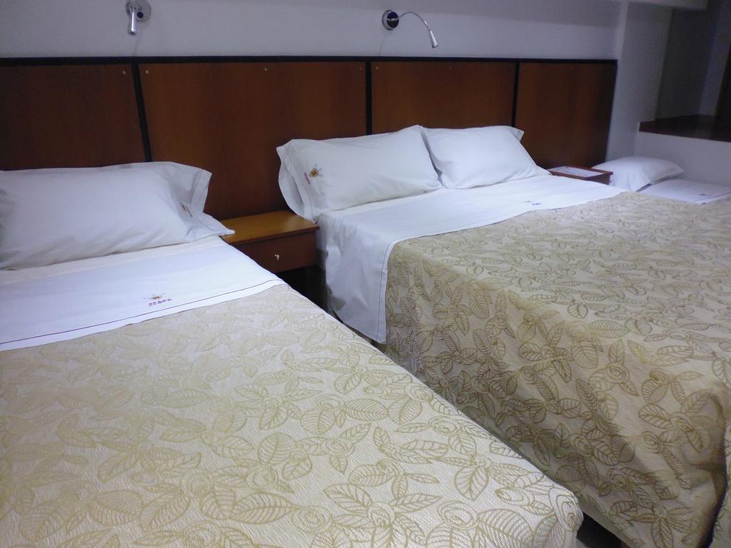 Hotel Athos บัวโนสไอเรส ภายนอก รูปภาพ